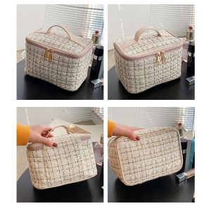 MAANGE Dust Bag Cosmetic and Grooming Accessory Bag is Waterproof and Easy to Use