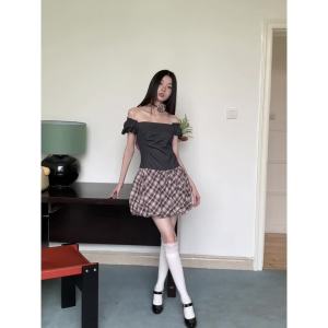 Dazzlin กระโปรงบานแขนพองไหล่เดียวชุดเดรสสีเทาจับจีบกุหลาบ