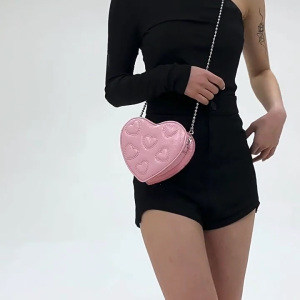 Elegant Heart Design Womens Crossbody Purse PU Leather Mini Zipper Bag With Chain Shoulder Strap for Daily Use