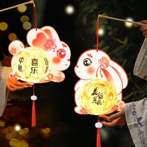 NCNC(OKDEALS01) น่ารัก โคมไฟเทศกาลกลางฤดูใบไม้ร่วง งานฝีมือ DIY การ์ตูน ชุดวัสดุโคมไฟเทศกาล โคมไฟตกแต่ง ทำมือ โคมไฟรูปกระต่ายแขวน วันไหว้พระจันทร์
