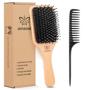 Lược chải tóc với lông lợn tự nhiên phù hợp với mọi loại tóc dày xoăn mỏng dài ngắn tóc ướt hoặc khô giúp tóc bóng mượt và dễ chải. Lược chải tóc hình mái chèo dùng được cho cả nam nữ và trẻ em.