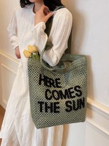 กระเป๋าผู้หญิงทอใหม่ กระเป๋าสะพายข้างใบใหญ่ ปักอักษรภาษาอังกฤษ ใส่ของได้เยอะ เหมาะกับการเดินทาง (จัดส่งจากกทม.)B218