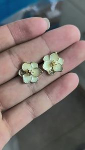 Fashionable niche design faux pearl earrings for women French elegant style light luxury enamel irregular earrings