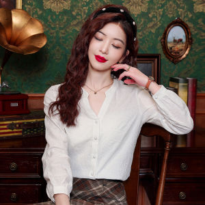 เสื้อแขนยาวคอวีลูกไม้ผ้าแจ็คการ์ดสำหรับใส่ในชุดได้กับทุกชุดสไตล์จีนสง่างามจากร้าน Ammin สำหรับใส่สบายและเข้าได้กับทุกเสื้อท่อนบนลายลูกไม้ดิบๆแสดงอารมณ์