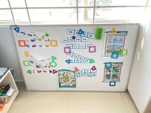 Bảng Từ Trắng viết bút lông kích thước 80 x 120cm tặng nam châm.bút + lau bảng