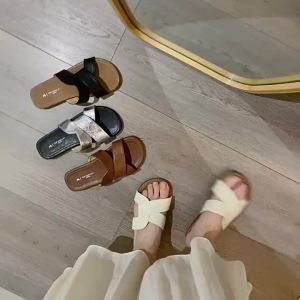 [Free Shipping] Retro Niche Flat Sandals For Women 2025 Summer New Style Soft-Soled Outdoor Wear Ins Beach Cross-Strap Sandals