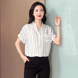 Ammin เสื้อเบลาส์แฟชั่นคอวีเรียบง่ายสำหรับฤดูร้อนสีเดียวกันเสื้อสไตล์เกาหลีผ้าชีฟองแขนสั้นพิมพ์ลายทางขนาดพลัสไซส์กระดุมแถวเดียวหรูหรา2024