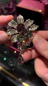 X4687-1-210 Vintage Austrian Crystal Flower Brooch Luxury Accessory