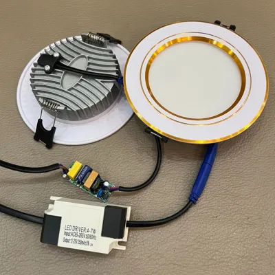 Đèn âm trần thạch cao Led 7w ánh sáng 3 màu Lỗ khoét D90mm mặt phủ 120mmđế nhôm đúc nguyên khốibảo hành 2 năm