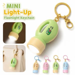 UTOPUS Phim hoạt hình Móc khóa đèn pin phát sáng Nhẹ MINI Móc khóa túi LED Độc đáo Đa chức năng Đèn treo trang trí ban đêm Phụ kiện trang trí chìa khóa/ba lô