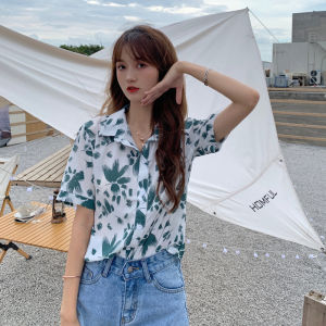 LKShoes  แนะนำงานเข้าใหม่พร้อมส่ง เสื้อเชิ้ตแขนสั้นลายดอก งานฮาวายแฟชั่น ทรงดี เนื้อผ้านุ่ม ใส่สบาย ระบายอากาศได้ดี รุ่นนี้พร้อมส่งหลายสีให้เลือก ไม่อยากพลาดงานดีๆ รีบเลย