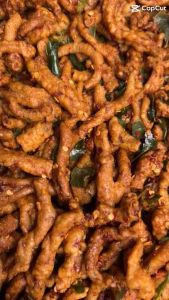 Keripik Usus Crispy Pedas 100 Gram Daun Jeruk: Camilan Usus Krispi Pedas Ori