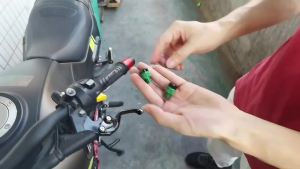 kkmf 1 Pair Motorcycle Universal M10*1.25 Aluminum Mirror Hole Plugs Screws Bolts Covers For HONDA Suzuki Yamaha Trident H8M4T