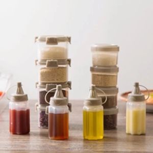 4Pcs Portable Transparent Sauce Seasoning Box Dispenser Mini Spices Squeeze Bottle with Lid