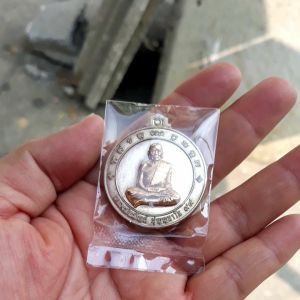 เหรียญจิ๊กโก๋ปากน้ําโพ หลวงพ่อพัฒน์ วัดห้วยด้วน เนื้ออัลปาก้าหน้ากากทองทิพย์ เหรียญใหญ่ รับประกันพระแท้ตลอดชีพ