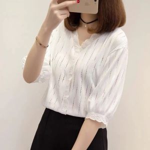 เสื้อเชิ้ตลูกไม้แฟชั่นสตรี เสื้อเบลาส์สีพื้นแขน 5 ส่วน คอวีทรงหลวม