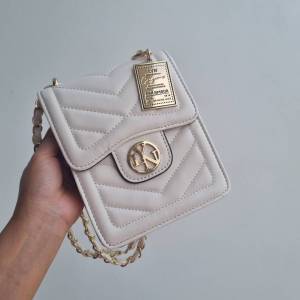 กระเป๋าLynกล่องนม กระเป๋า6 นิ้ว กระเป๋าสะพายไหล่ กระเป๋าสะพายข้างแฟชั่นใบเล็ก