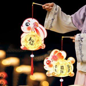 BFCGBH การ์ตูน โคมไฟเทศกาลกลางฤดูใบไม้ร่วง น่ารัก งานฝีมือ DIY ชุดวัสดุโคมไฟเทศกาล ทำโคมไฟ ทำมือ โคมไฟรูปกระต่ายแขวน วันไหว้พระจันทร์