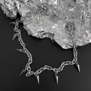 BETTERFORM Thép titan Vòng cổ đinh tán Dây chuyền áo len  dây chuyền hình nón Vòng cổ choker Đá Punk Dây chuyền xoắn Dành cho nam và nữ.