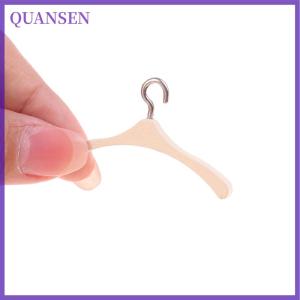 QUANSEN ของเล่นจำลองของตกแต่งห้องนอนที่แขวนเสื้อโค้ทตุ๊กตา1:12