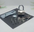 Harga hemat Gembok 40,30 mm + Cantolan Gembok / Paket Gembok Dan Cantolan / Gembok + Cantolan Gembok + Grendel Pintu Stainles / Overpal Tebal / Paket Gembok Pres Kuningan 25mm + Cantolan Gembok 3Inch. 