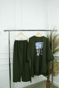 Baju Muslim Modern PARIS SET BO CRINKLE APLIKASI SABLON SIZE M L XL XXL PC 92 CM BAJU ATASAN DAN CELANA PANJANG REAL PICTURE Outfit Casual Setelan Wanita Motif Cetak Sablon Setcel 2in1 Bahan Cringkle Melar Two Piece Atasan + Celana Wanita Jumbo Kekinian