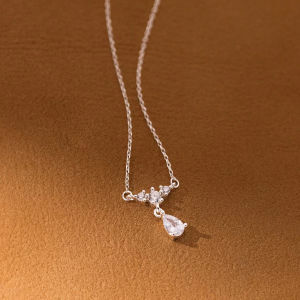 สร้อยคอเพชรรูปหยดน้ำแวววาวดีไซน์เฉพาะส่วนไหปลาร้าโซ่เพิ่มความหรูหราให้กับลุคของคุณด้วยเหมาะเป็นของขวัโสของผู้หญิง