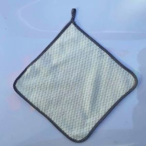 [HCM] Khăn lau bếp đa năng siêu thấm nước dùng để lau dĩa tủ lanh lò vi sóng ô tô lau giày lau bát lau bàn mềm mịn Có móc treo tiện dụng không xù lông 20 x20cm