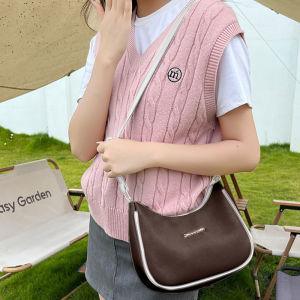 QZshop จัดส่งที่รวดเร็ว กระเป๋าสะพายไหล่แฟชั่นสีสันน่ารักสดใส ใบกะทัดรัดใส่ของได้เยอะมาก ใช้งานได้หลายโอกาสเลยน๊า มันคุ้มรุ่นนี้บอกเลยว่าไม่ควรพลาด