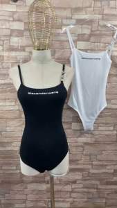 บอดี้สูท สายเดี่ยว สีพื้นดี เว้าหลัง แซ่บๆๆ มีเสื้อครอปเอวลอย ครอบคลุม คลินิก หนังสือ