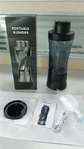 เครื่องปั่นเครื่องคั้นน้ำชาร์จซ้ำได้ USB แบบพกพาขนาด700มล. เครื่องถ้วยใส่น้ำผลไม้พร้อมมอเตอร์ที่ทรงพลังสำหรับใช้ในบ้านและในยิม