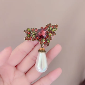Sophisticated Vintage Inspired Green Red And Pearls Brooch Accessory Crafted In High Quality Alloy For Elegant Looks