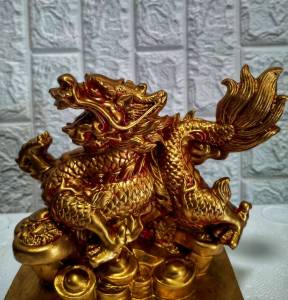 ปีมังกร มังกรทองบนคฑาหยู่อี่ นักษตรปีมังกร เสริมความมั่งมี ลาภ ยศ  สรรเสริญ เงิน ทอง ประดับในบ้าน โต๊ะทำงาน เพื่อความเป็นมงคลแก่ชีวิต