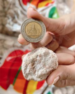 บ๊วยตราแอ๊ปเปิ้ล เม็ดใหญ่ จัมโบ้ น้ำใส เกร็ดเพ็ชร เพราะสำหรับกินเล่นและผสมเครื่องดื่มนิยมในวัยรุ่นไทยยอดนิยม