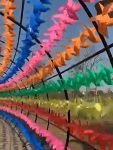 100Pcs Plastic Pinwheels Fiesta Flag Windmill Toy With 30M Wire Rope For Home Garden Yard Decoration