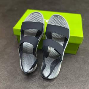 SANDAL CROSS LITER 360 NỮ MÀU NHỰA TẾ BÀOCHUẨN XỊN ÊM MỀM DẺO KHÔNG HÔI CHÂN ĐI BIỂN ĐI MƯA nv