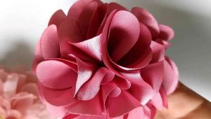 Hoa cài áo Canto xinh xắn màu hồng