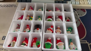 Random Christmas Elf Ornaments In Durable Resin Materials Advent Calendar Countdowns Decoration Compact Size Easy Storage