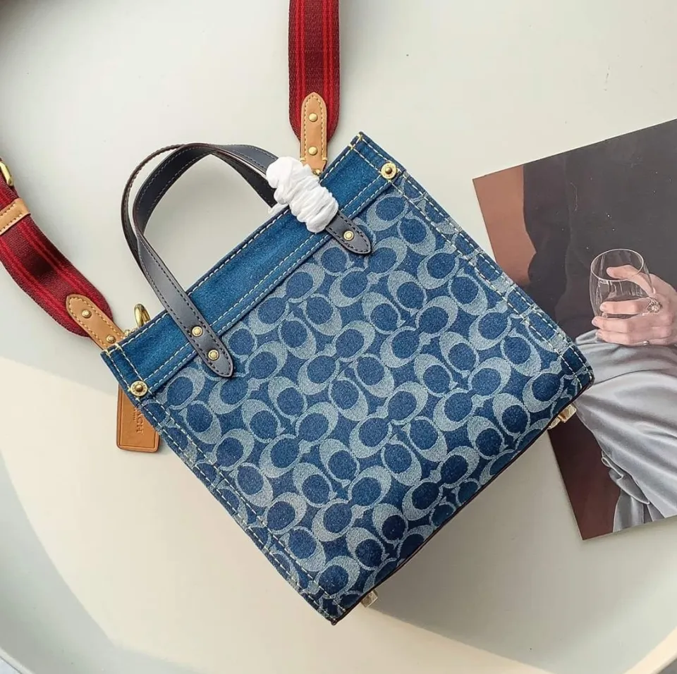 Coach tote 22 discount in signature chambray