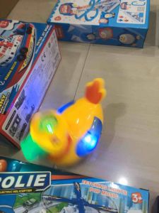 Mainan Bebek Bertelur ada musik dan Lampu