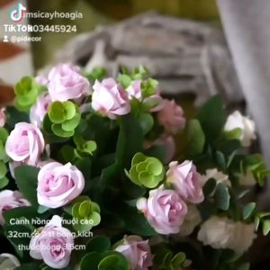 Cành hoa hồng tỉ muội cao cấphoa vảilá nhựa phủ bạc.Cao 32cm~11 bông.Hàng nhập.