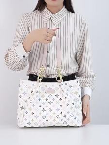 Large-capacity tote bag genuine leather fashionable suitable for commuting with printed and embroidered designs versatile shoulder bag