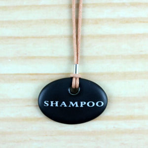 Ceramics Living ป้ายห้อยทรงรีสีดำพร้อมคำ สำหรับขวดสบู่เหลว