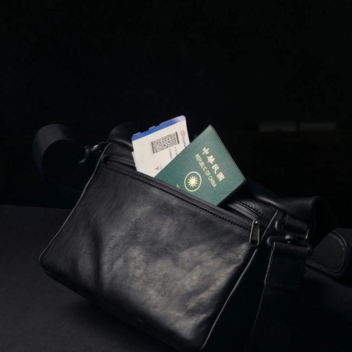 Wotancraft%20PILOT%20LEATHER%20TRAVEL%20CAMERA%20BAG%207L%20UPGRADED%20-%20Image%2010