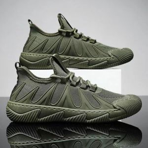 [Free Shipping] New Spring Collection of Mens Outdoor Work Shoes Breathable Casual Sneakers Trendy Mens Shoes for Young Students.