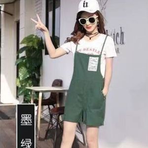 2025ฤดูร้อนแฟชั่นกางเกงยีนส์กระเป๋าสีทึบทรงหลวมและเพรียวบางสำหรับผู้หญิงกางเกงกีฬาขาสั้นแบบลำลอง