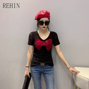 REHIN เสื้อผ้าหญิงรุ่นใหม่ เนื้อผ้าแบบเครือข่ายคอวีพร้อมเพชรและรอยย่น แขนสั้น สไตล์แฟชั่นเข้มงวด หลวมและบาง ทรงเล็กชิคและหรูหรา