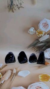 KRISTAL SG: Uruguay Emperor Amethyst Geode. 乌拉圭大牙帝王紫晶镇 AG1