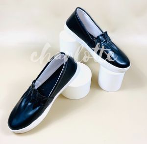 Dinda sepatu wanita slip on Kirana model terbaru 2022 simple trendy hitam Salem coklat susu dan hijau Sage ukuran 36-40