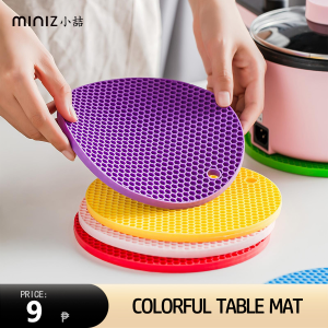 Color Random Home Pot Pad Dish Mat Kitchen Table Mat Heat Silicone Mat Non-slip Drink Cup Coasters